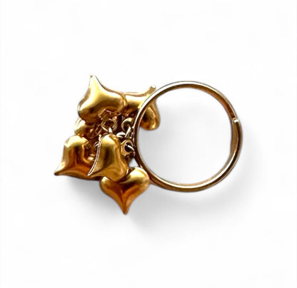 Anello dei Sei Cuori: Eleganza con un significato profondo