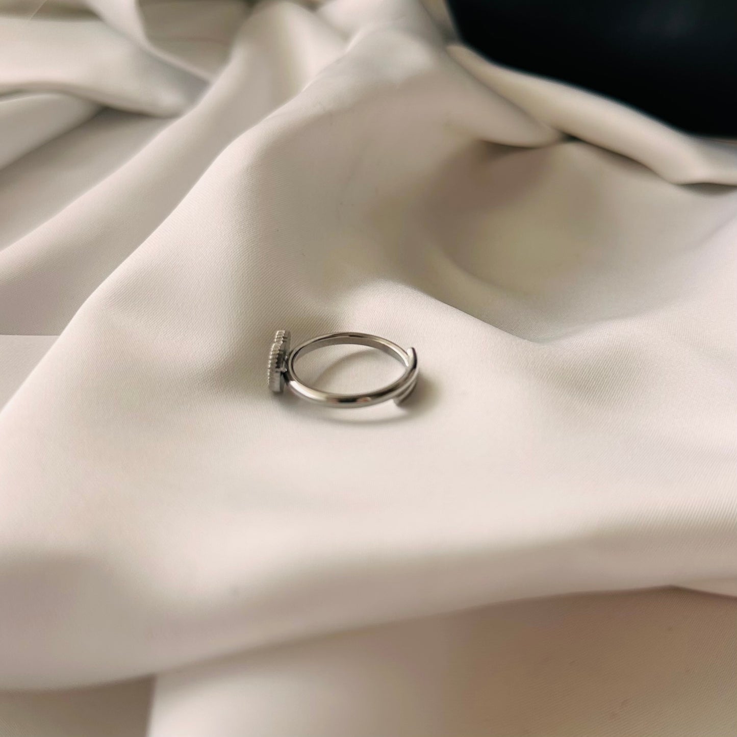 Anello Cuore di Luce: Il Gioiello che Celebra l'Amore