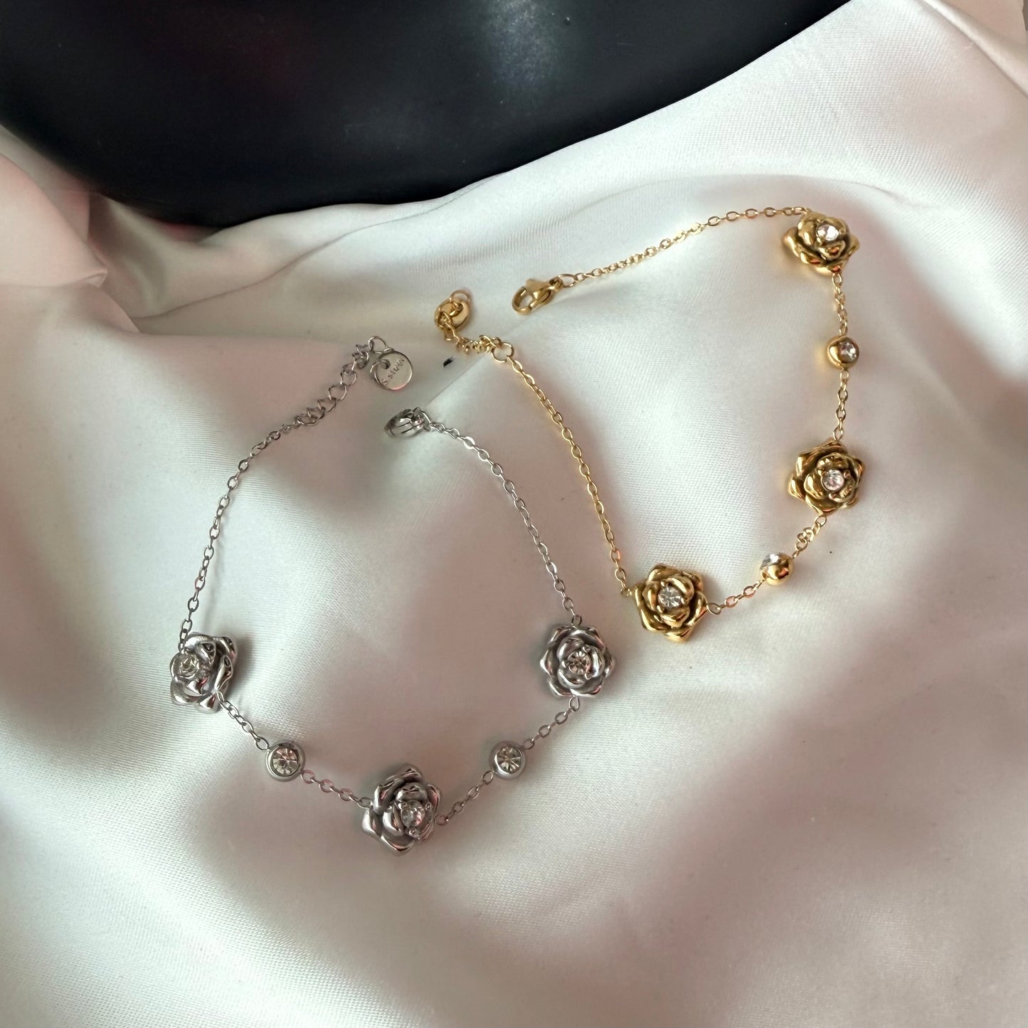 Bracciale "Rose Eterne": Il Riflesso del tuo successo