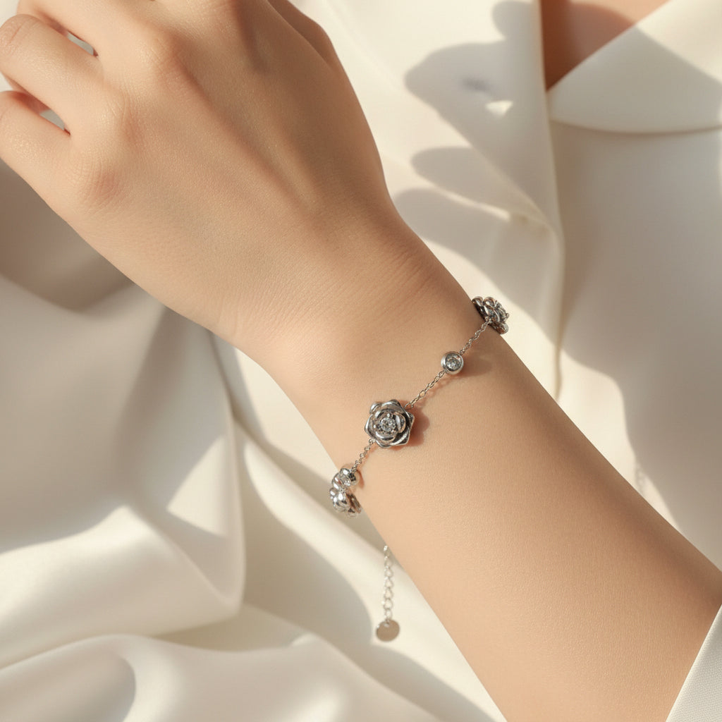 Bracciale "Rose Eterne": Il Riflesso del tuo successo