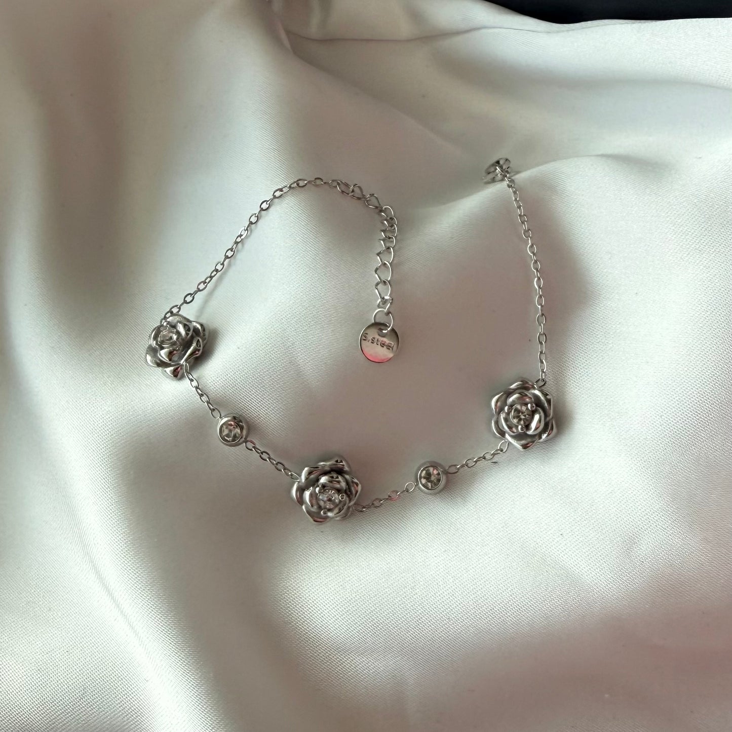 Bracciale "Rose Eterne": Il Riflesso del tuo successo