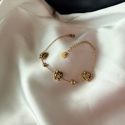 Bracciale "Rose Eterne": Il Riflesso del tuo successo