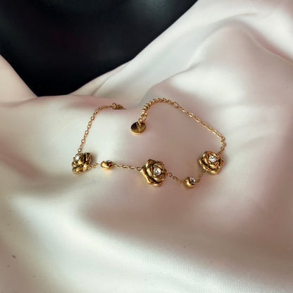 Bracciale "Rose Eterne": Il Riflesso del tuo successo