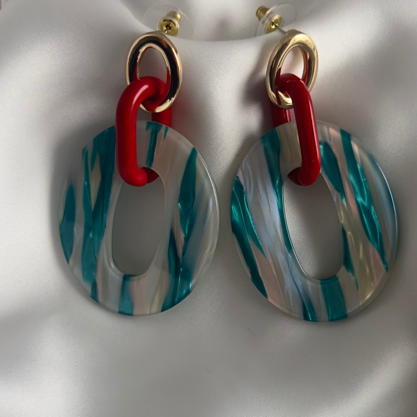 Orecchini Cerchio Ovali Striati in Resina Marrone, Bianco  e Bordeaux placcati oro