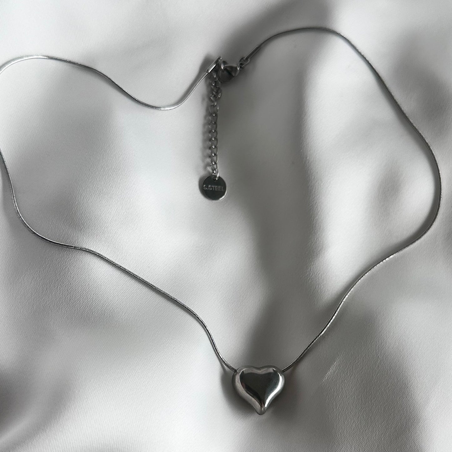 Collana coda di topo con cuoricino in 3 D placcato argento
