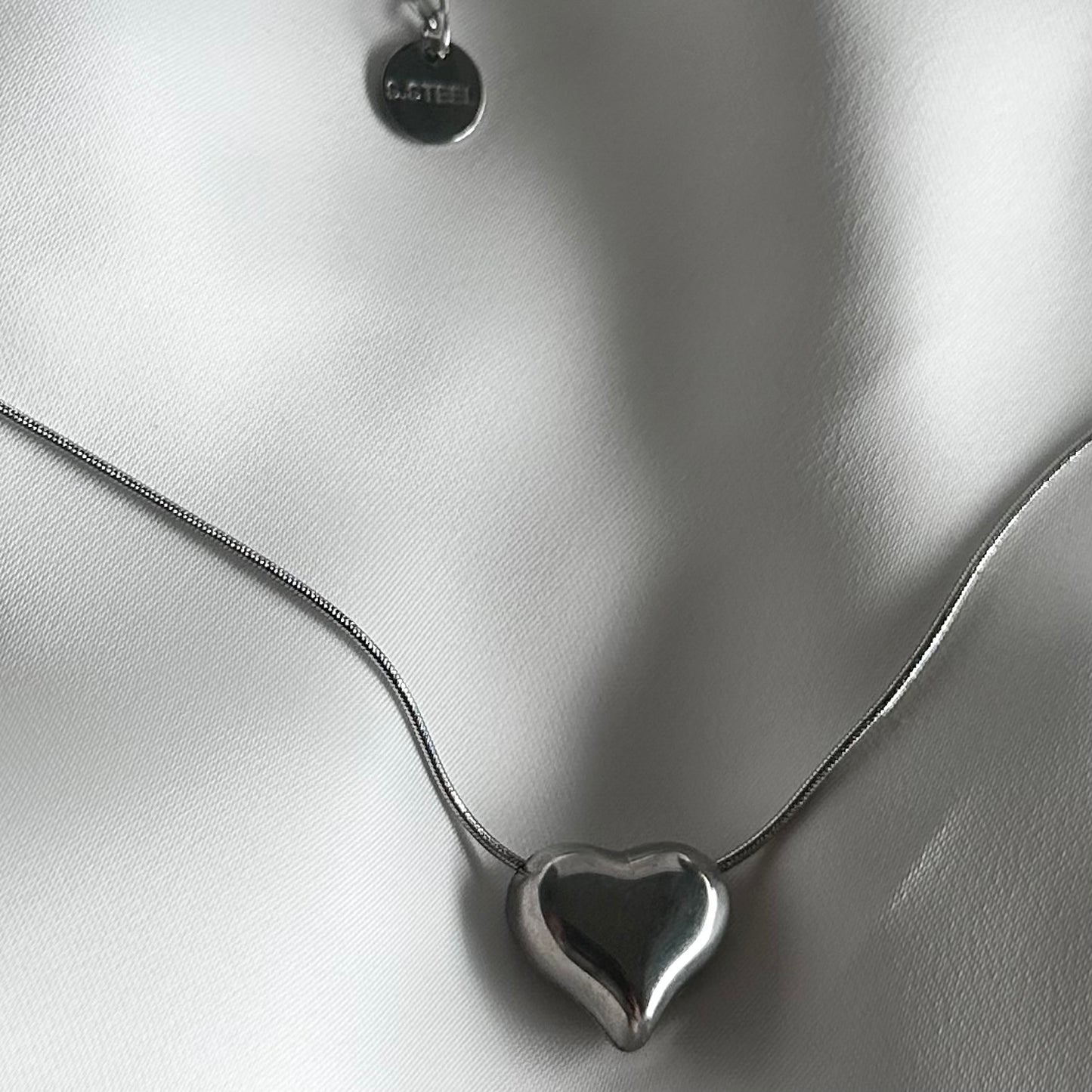 Collana coda di topo con cuoricino in 3 D placcato argento