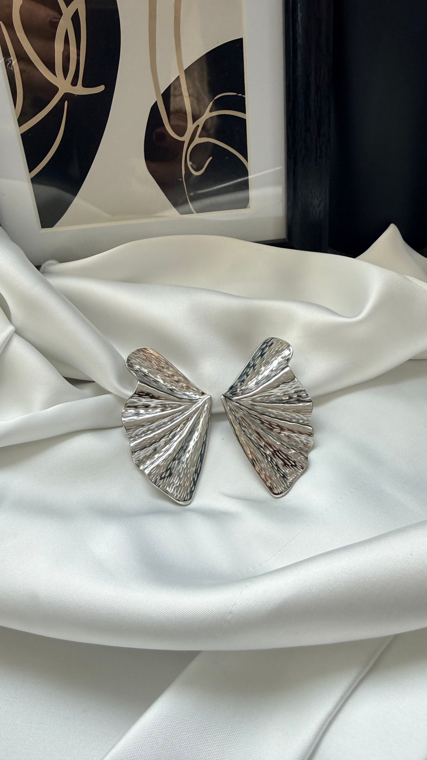 Orecchini Ventaglio: Il Soffio dell'Eleganza