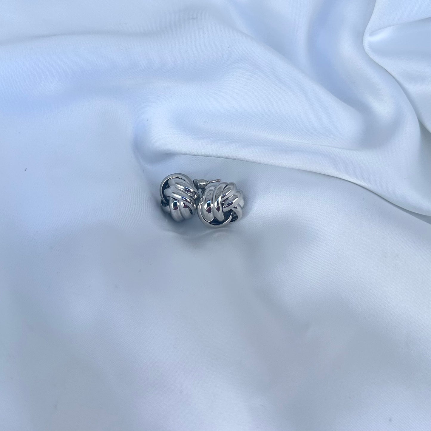 Orecchini sfera intrecciata: Passione che unisce