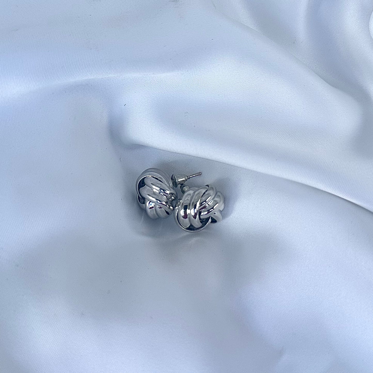 Orecchini sfera intrecciata: Passione che unisce