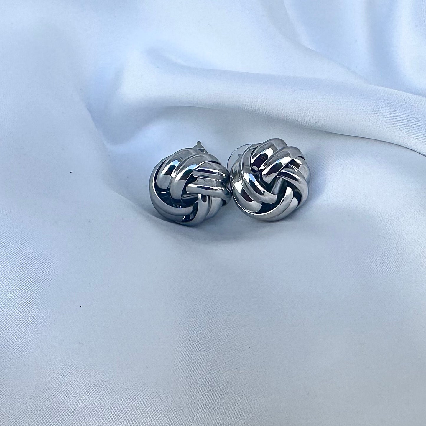 Orecchini sfera intrecciata: Passione che unisce