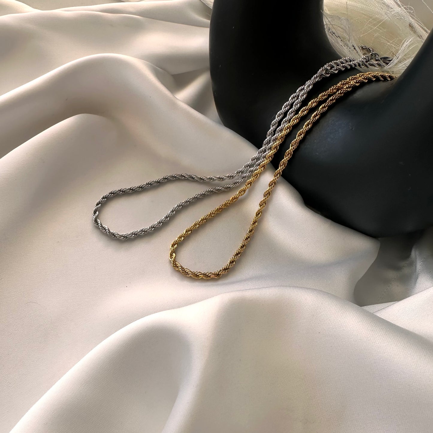 Collana Intreccio: Simbolo di Unione e  Legami