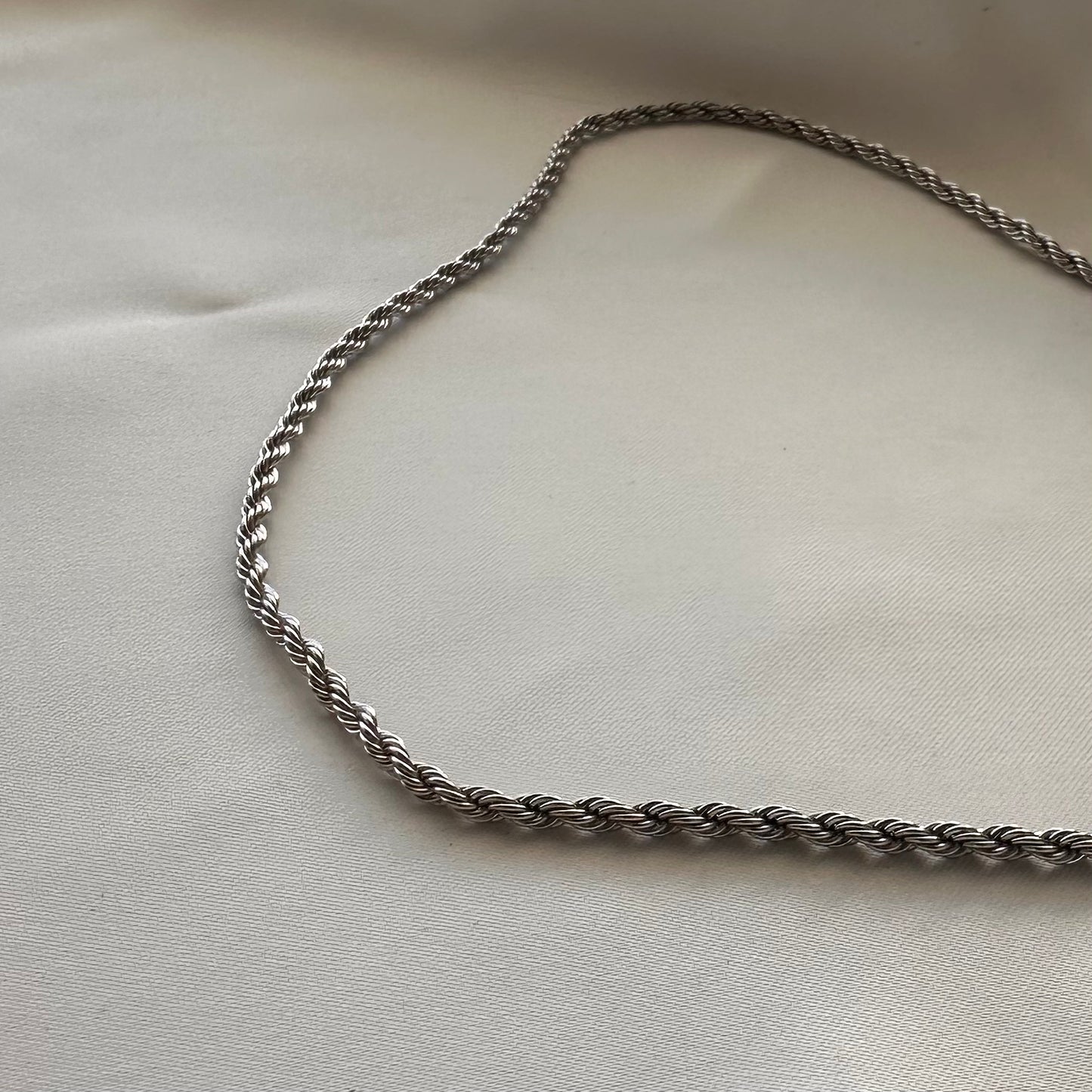 Collana Intreccio: Simbolo di Unione e  Legami