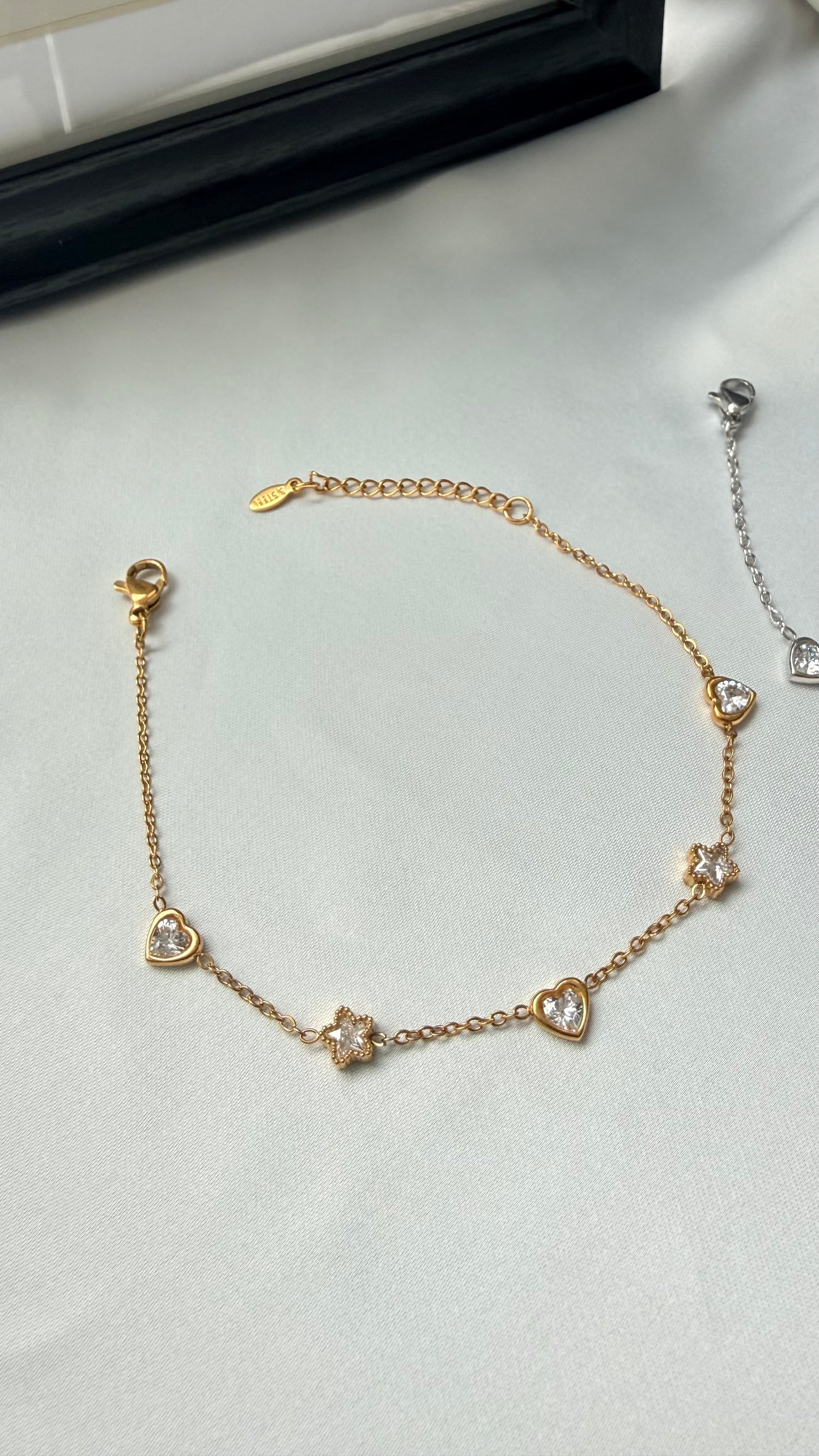 Bracciale "Sentiero di Luce": Un legame d’amore che illumina ogni sogno