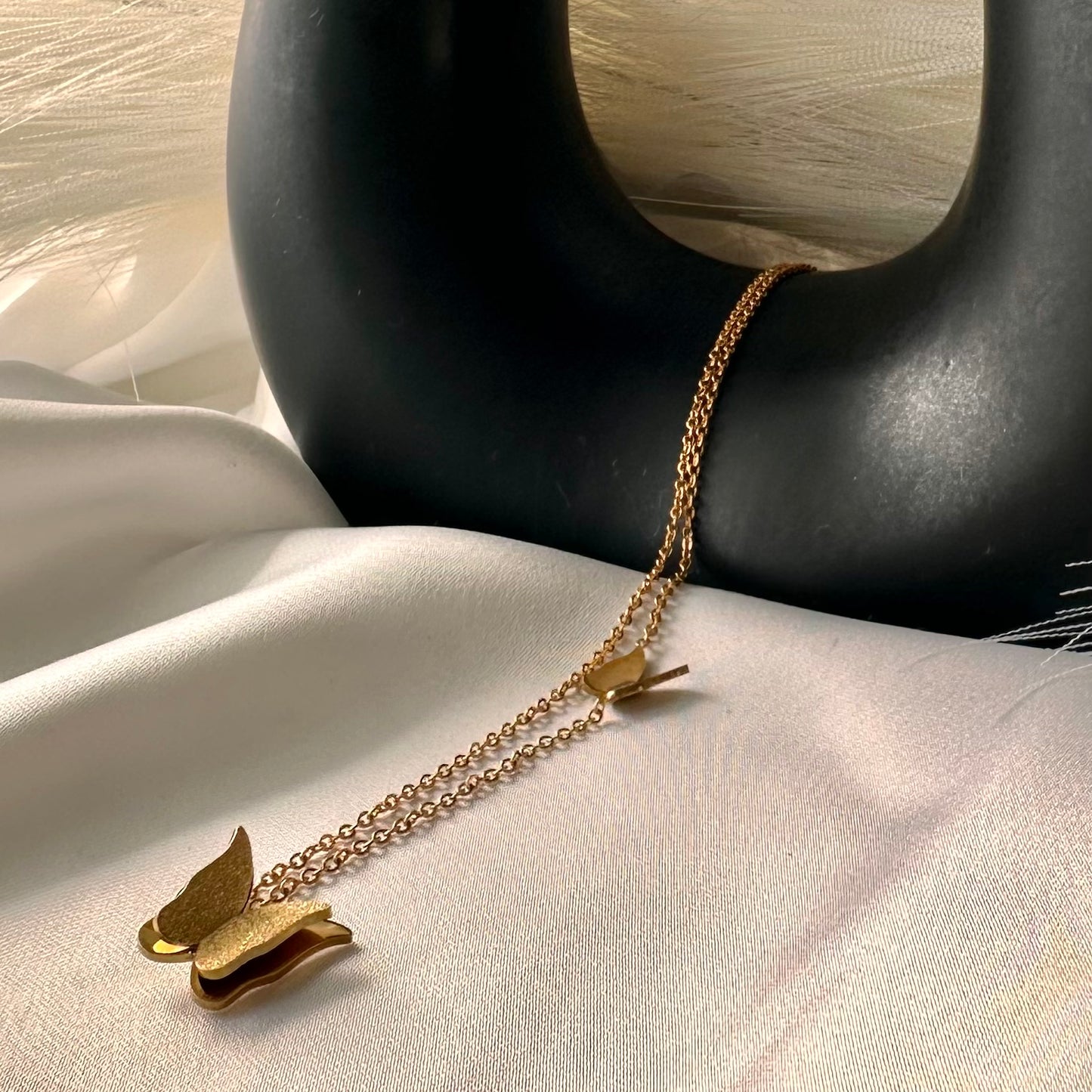 Collana Farfalla: Simbolo di Rinascita e Coraggio