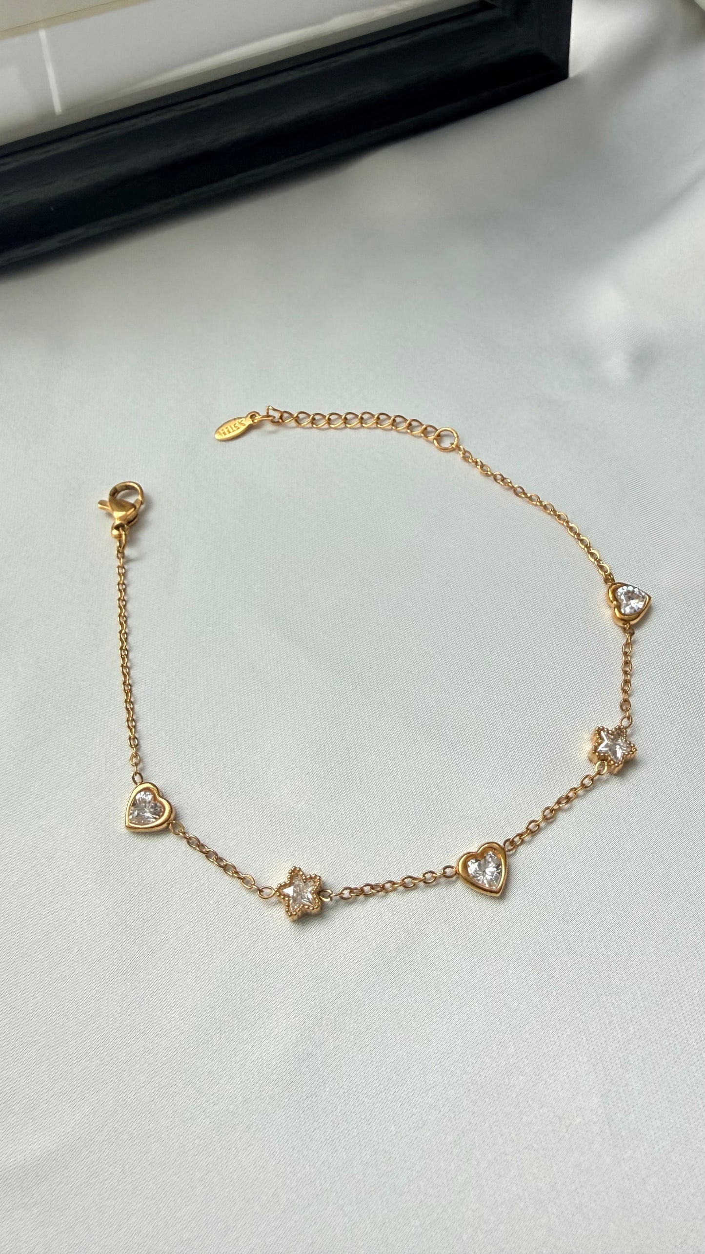 Bracciale "Sentiero di Luce": Un legame d’amore che illumina ogni sogno