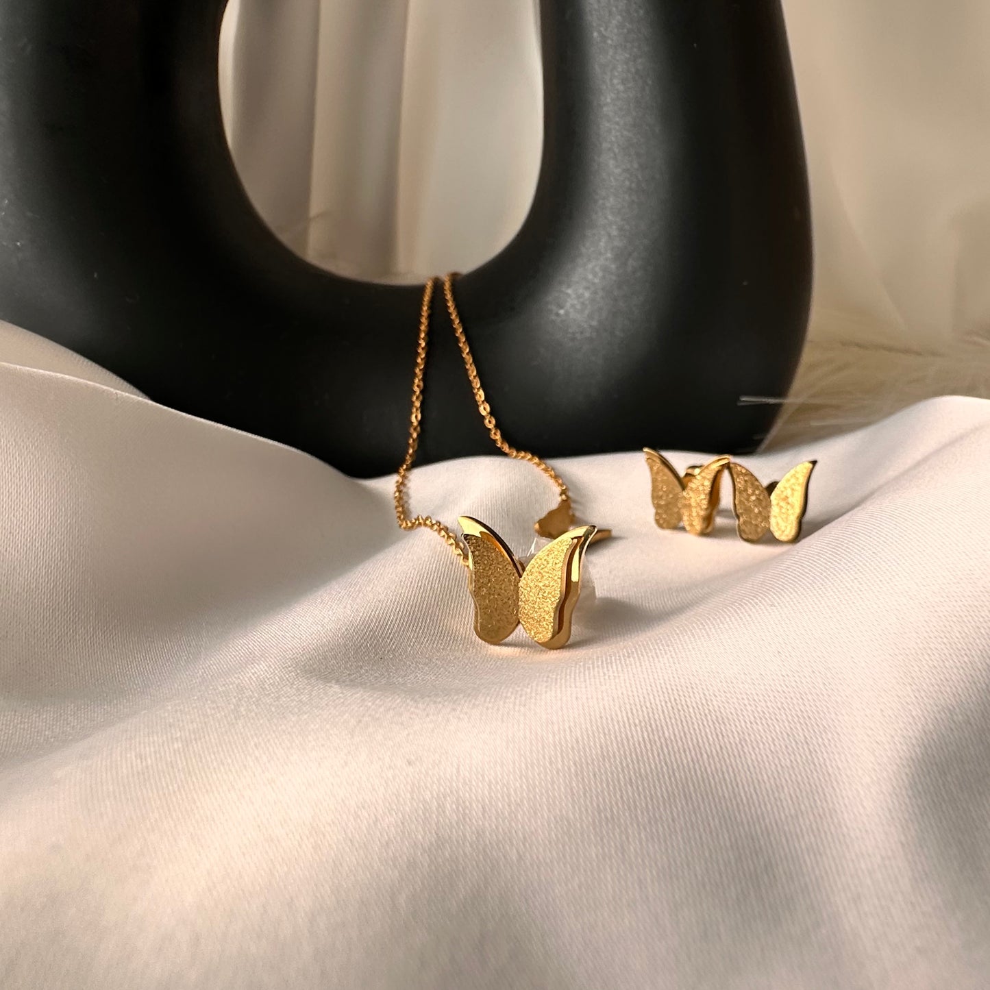 Collana Farfalla: Simbolo di Rinascita e Coraggio