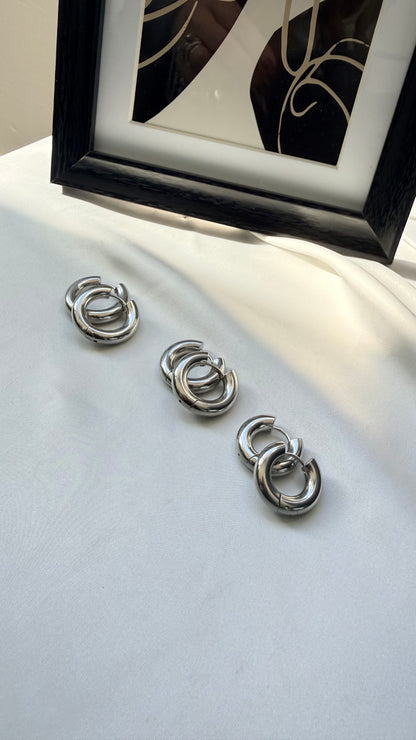 Tris Orecchini a Cerchio: Il Simbolo di Legami Eterni e Stile Senza Fine