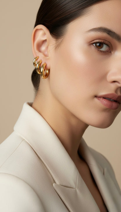 Tris Orecchini a Cerchio: Il Simbolo di Legami Eterni e Stile Senza Fine