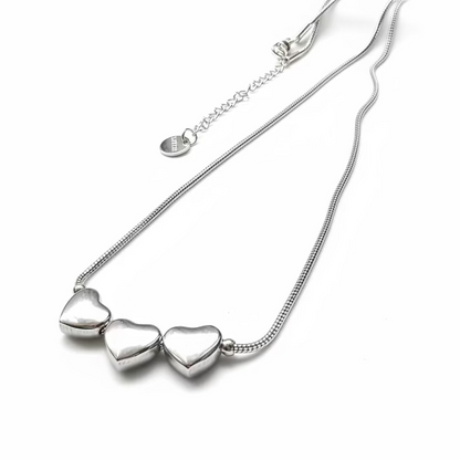 Collana Tre Cuori: Il Tuo Legame Infinito