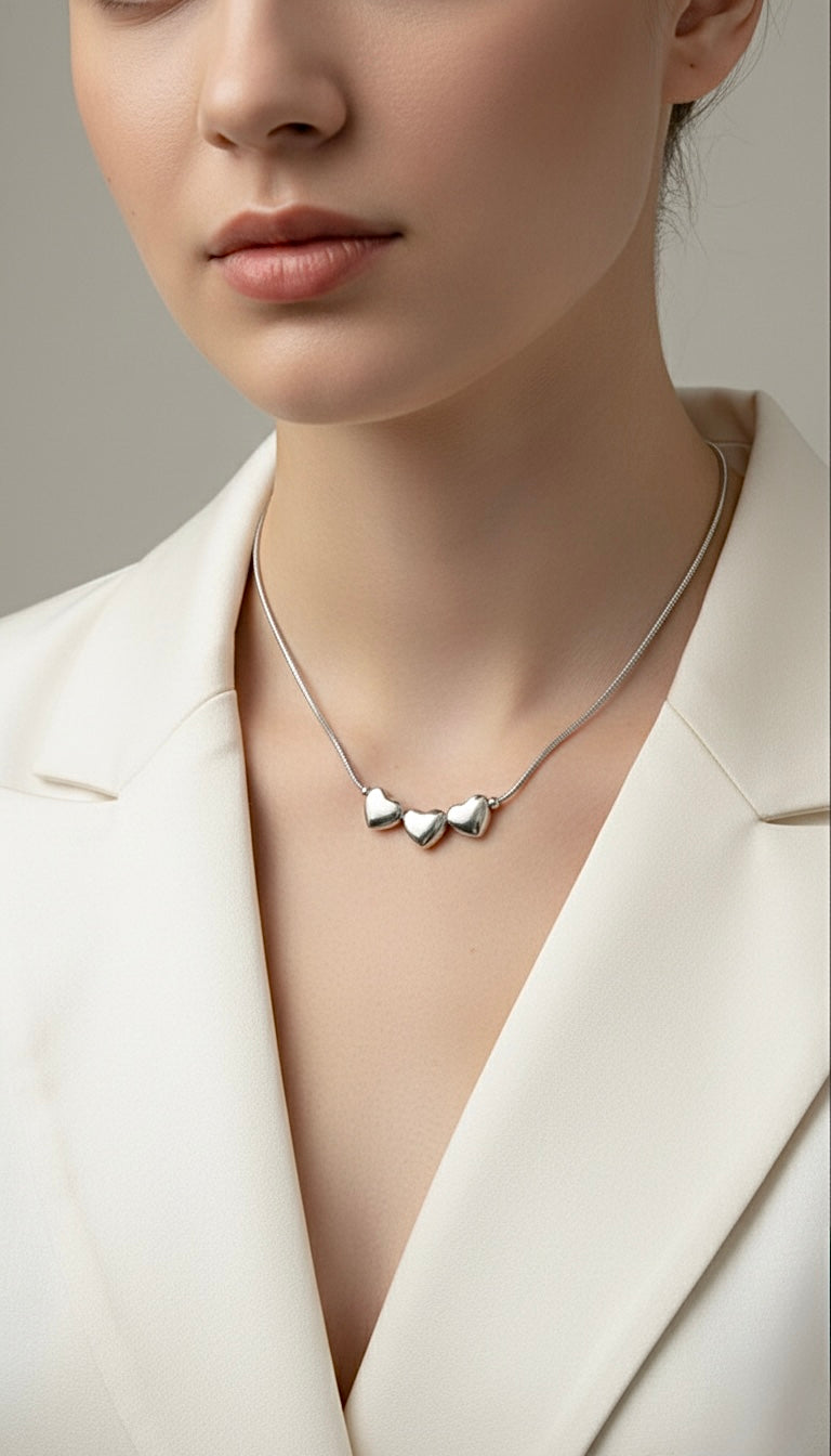 Collana Tre Cuori: Il Tuo Legame Infinito
