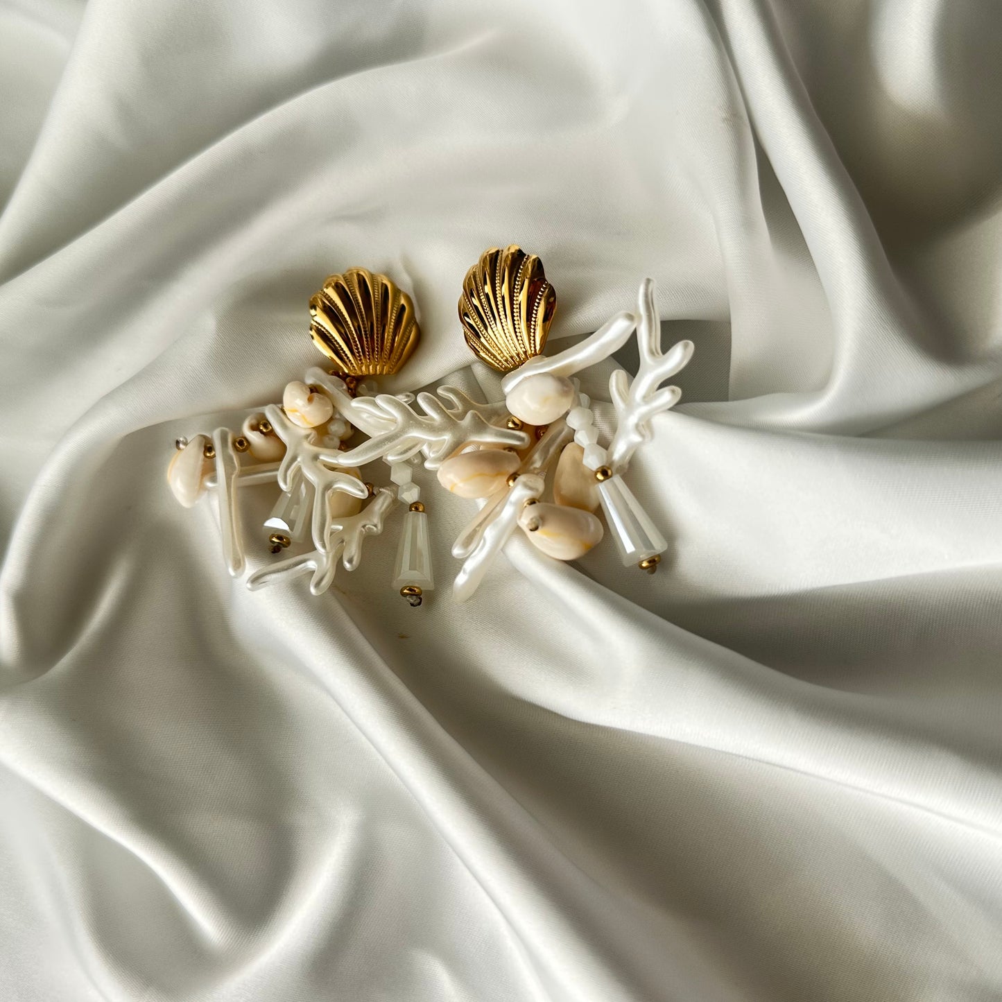 orecchini Lunghi con rametti e conchiglia Gold