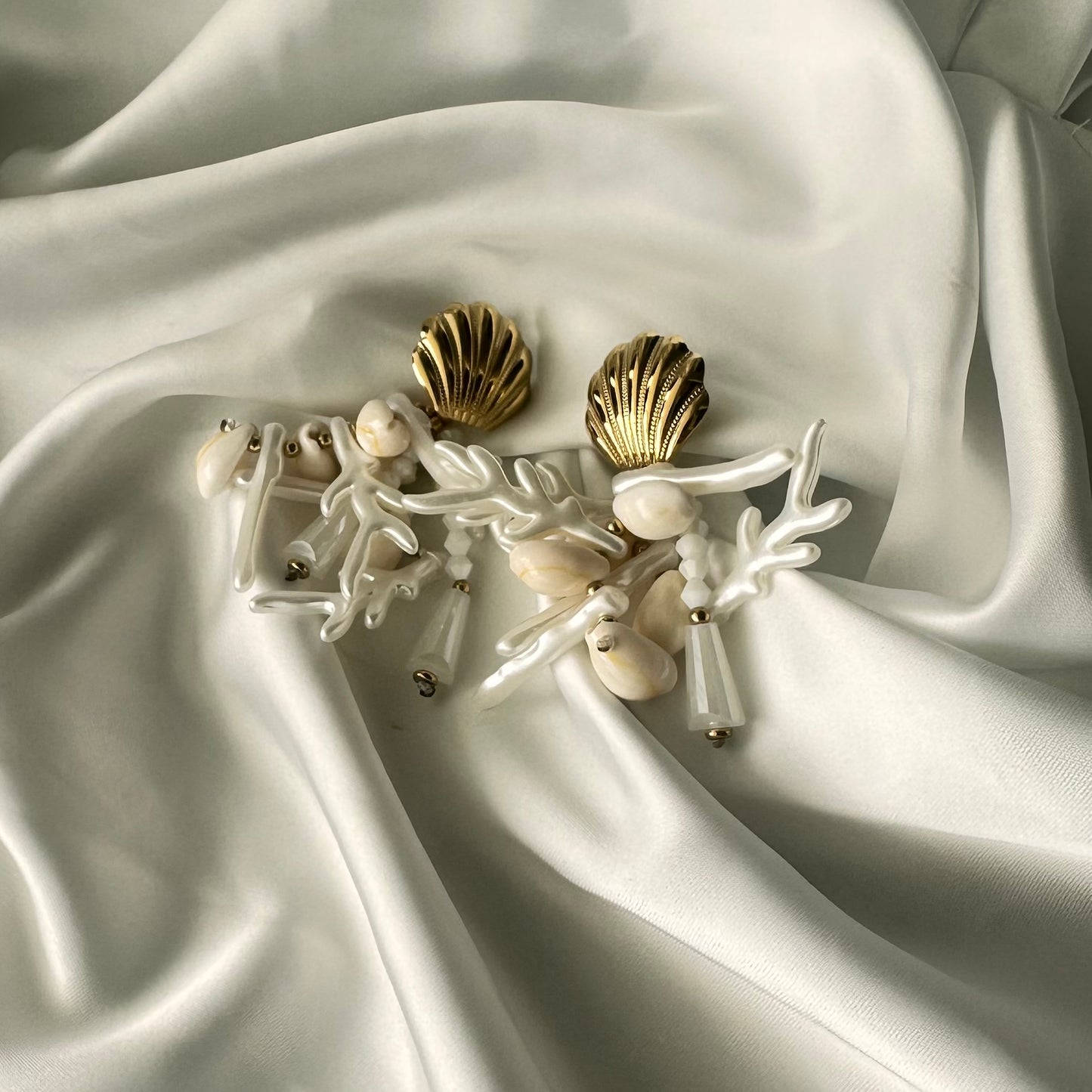 orecchini Lunghi con rametti e conchiglia Gold