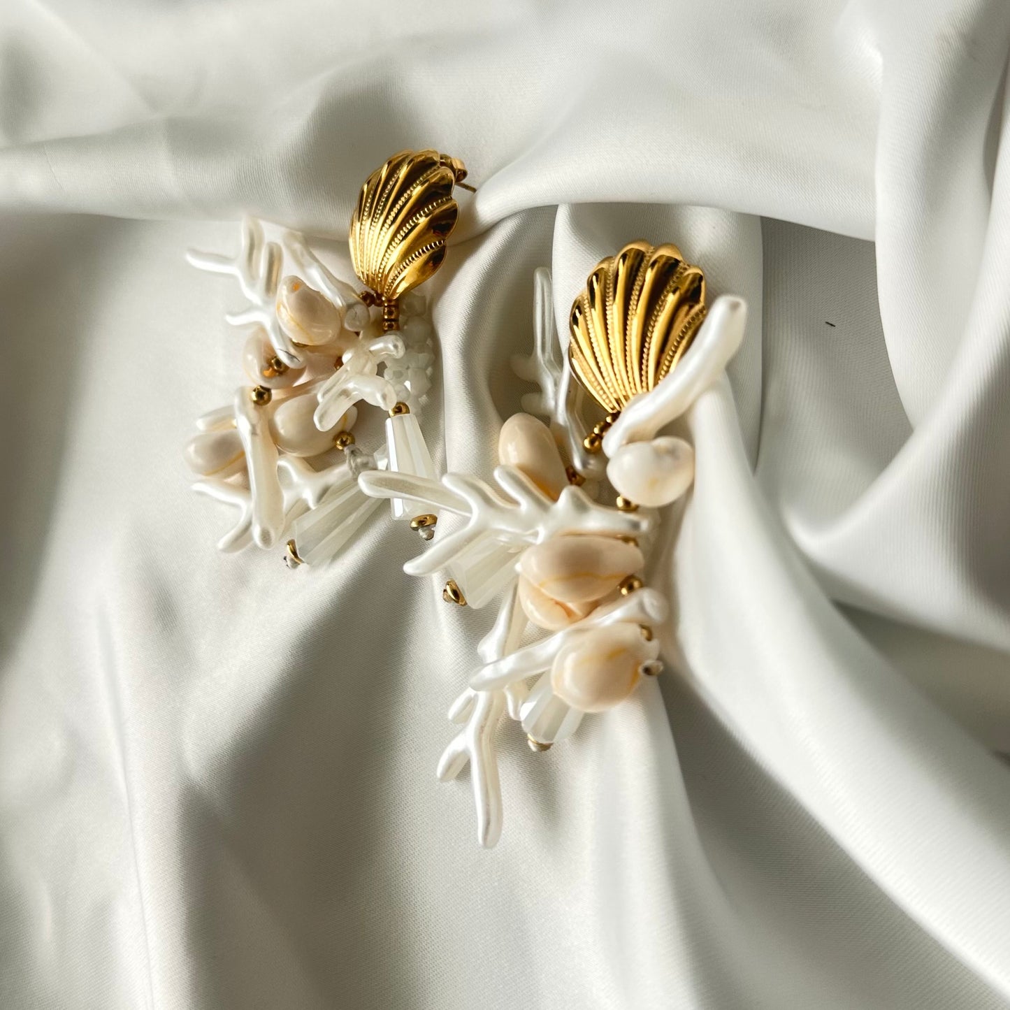 orecchini Lunghi con rametti e conchiglia Gold