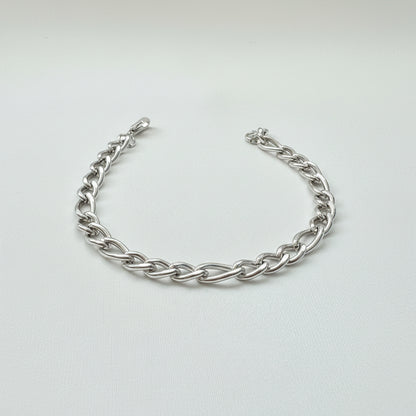 Bracciale Maglia Figaro: L'Equilibrio tra Forza e Stile
