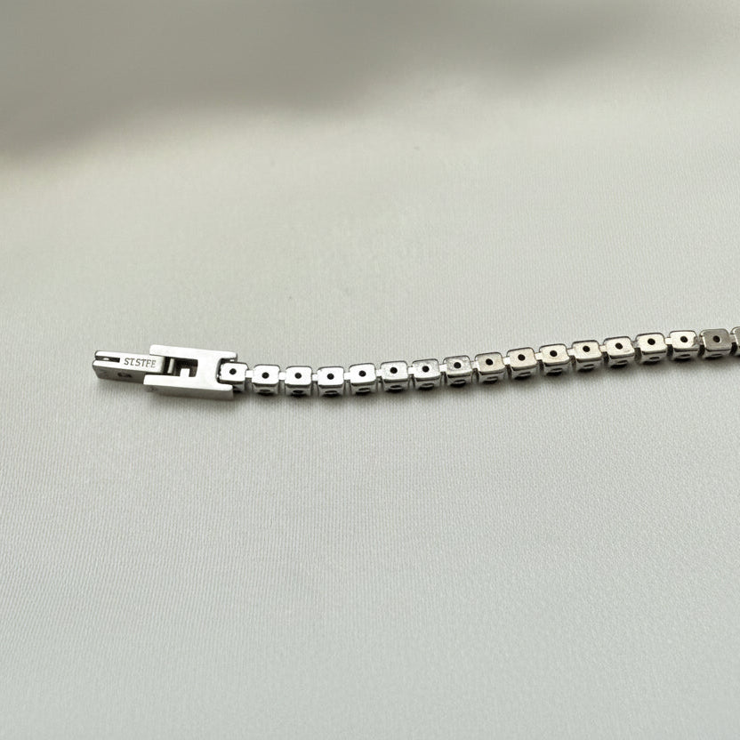 Bracciale Tennis Uomo: Icona di Forza e Carattere