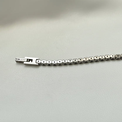 Bracciale Tennis Uomo: Icona di Forza e Carattere