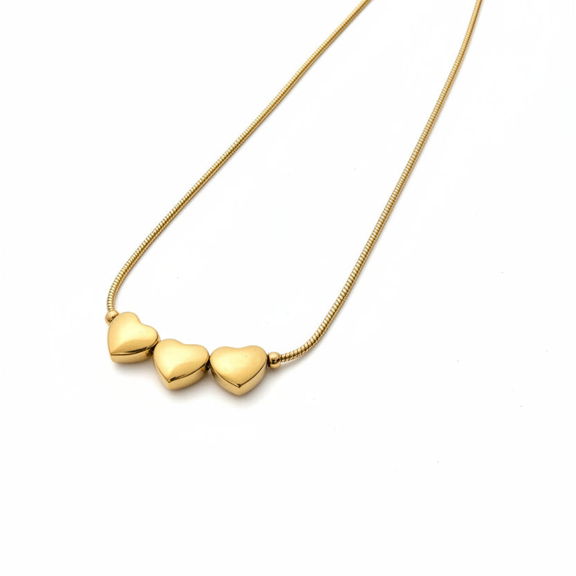Collana Tre Cuori: Il Tuo Legame Infinito