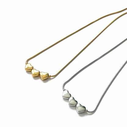 Collana Tre Cuori: Il Tuo Legame Infinito