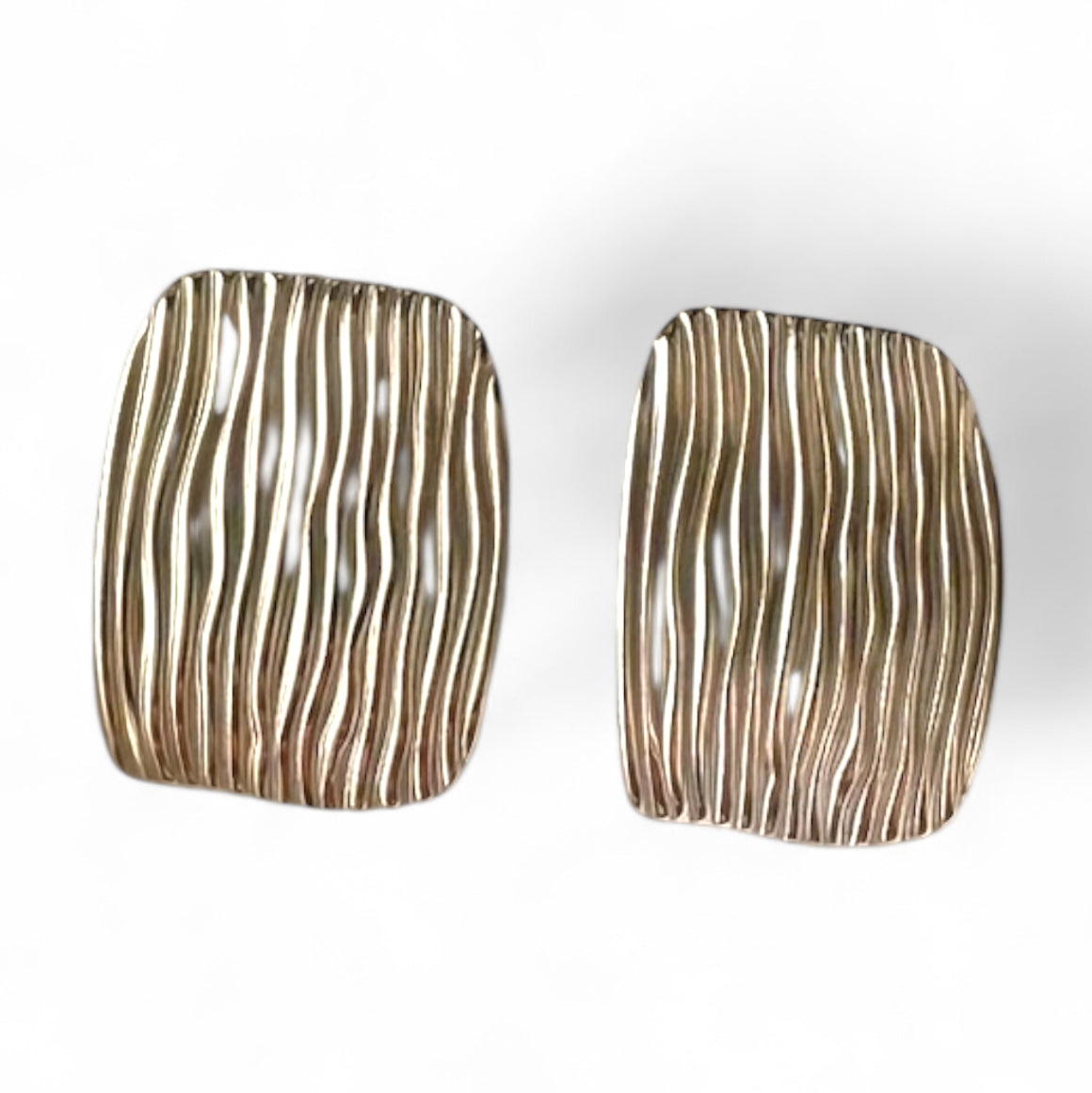 Orecchini rettangolari onde: Eleganza moderna e simbolica