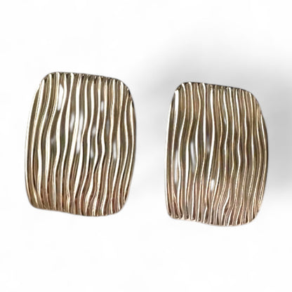 Orecchini rettangolari onde: Eleganza moderna e simbolica