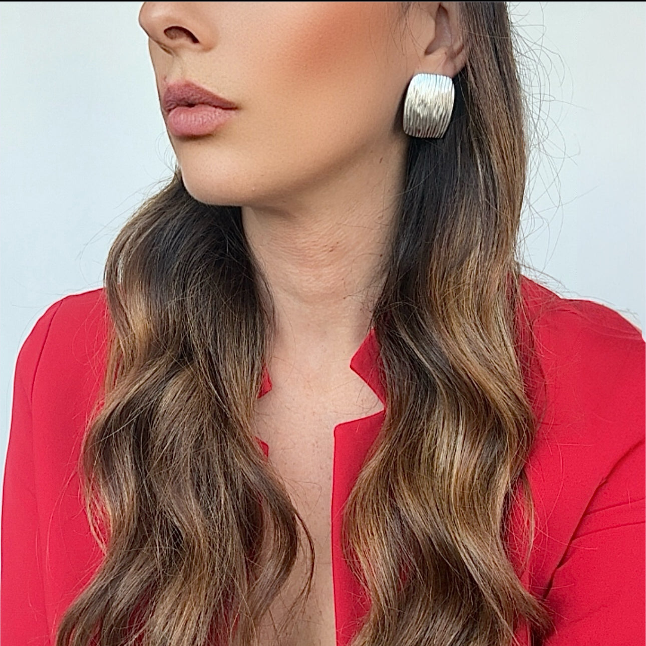 Orecchini rettangolari onde: Eleganza moderna e simbolica