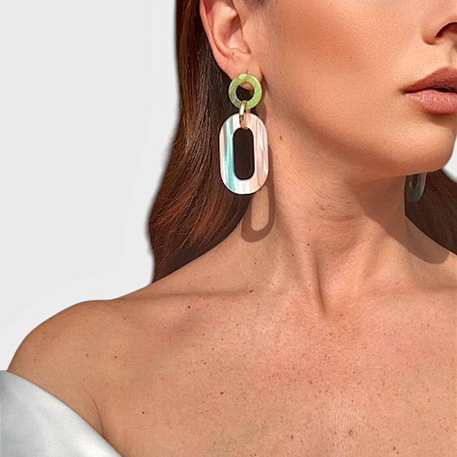 Orecchini Cerchio Ovali Striati in Resina Marrone, Bianco  e Bordeaux placcati oro