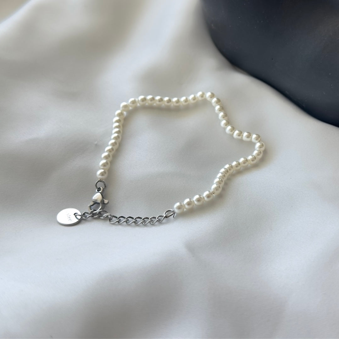 Bracciale in acciaio  regolabile con Perle bianche