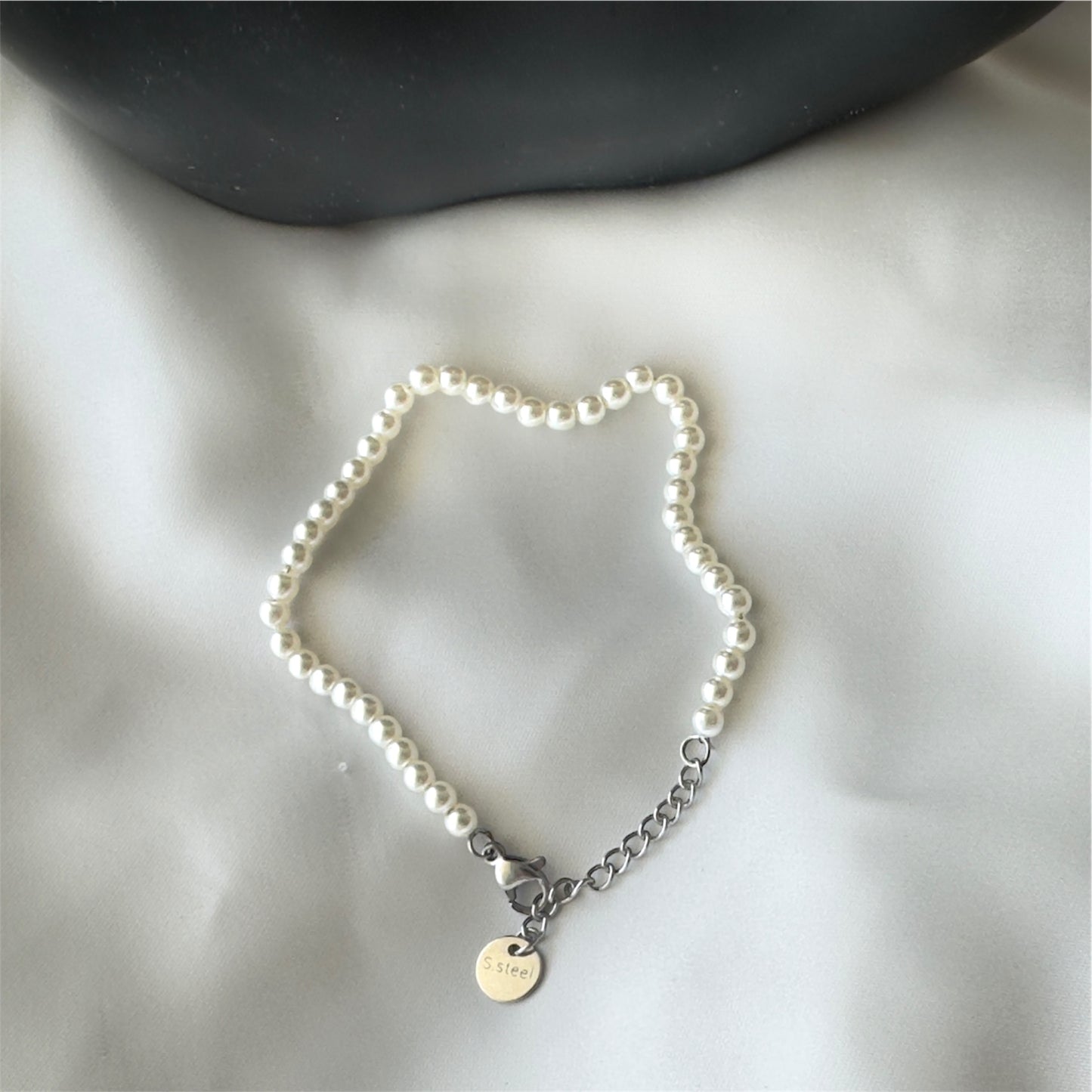 Bracciale in acciaio  regolabile con Perle bianche