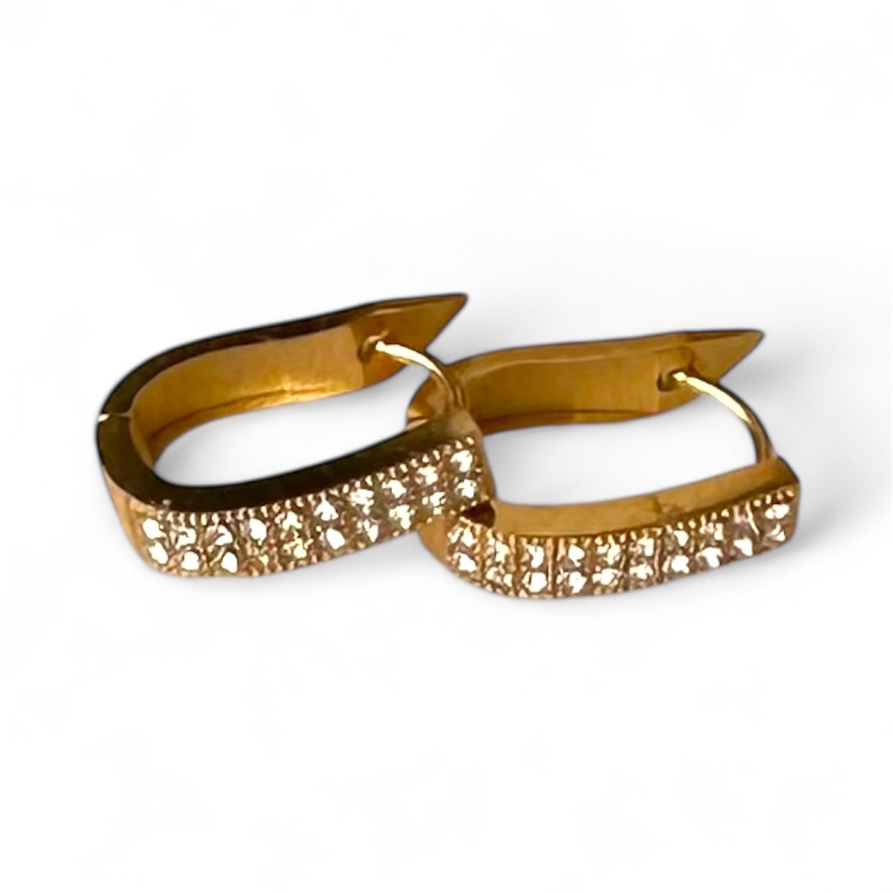 Orecchini Ovali "Riflessi di Luce": Eleganza Scintillante per Ogni Tuo Momento