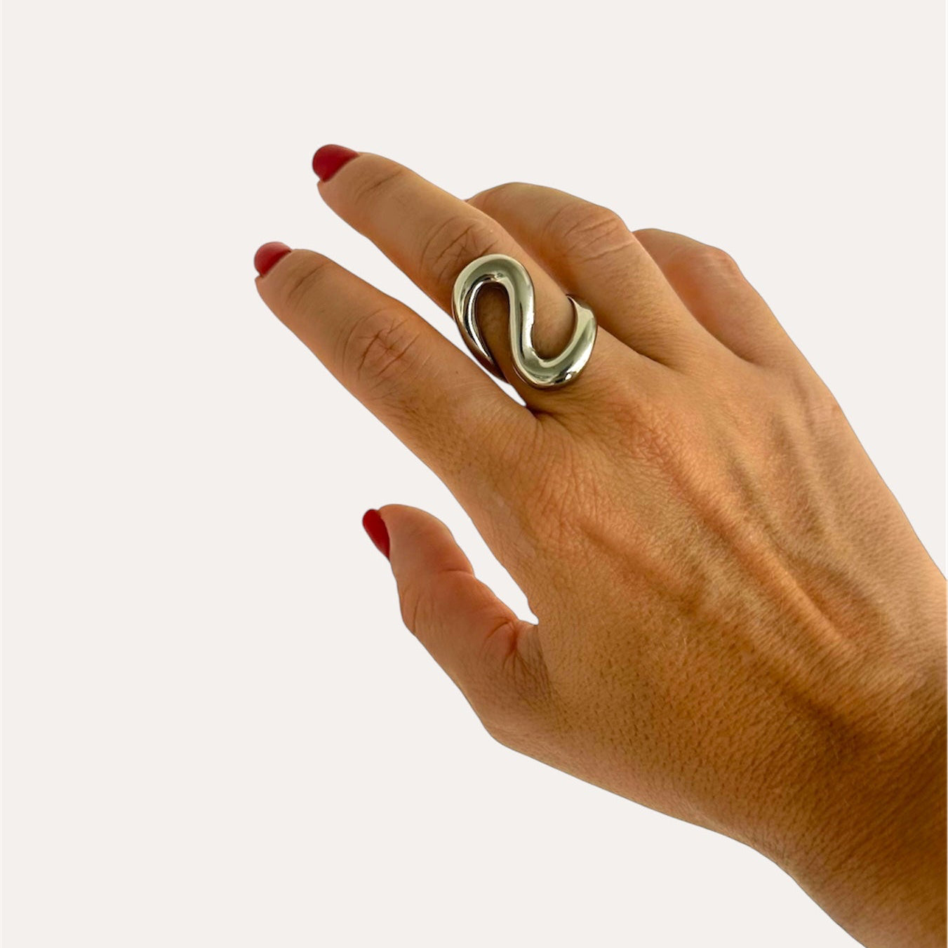 Anello Scultura: Simbolo di Forza e Rinascita Interiore