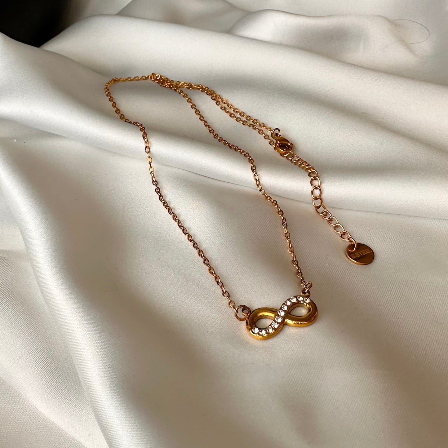 Collana "Infinito" in acciaio: Amore e Possibilità Infinite