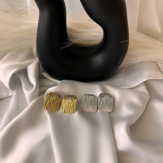 Orecchini rettangolari onde: Eleganza moderna e simbolica