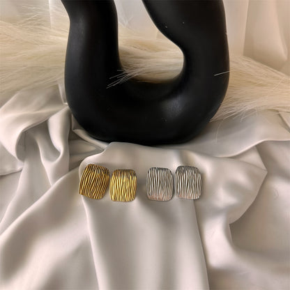 Orecchini rettangolari onde: Eleganza moderna e simbolica