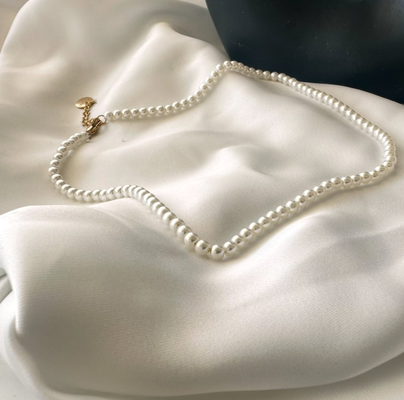 Collana Perle Luce Pura: Simbolo di Eleganza senza Tempo